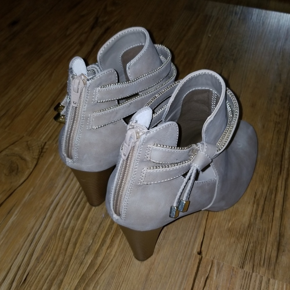 Beige boots - Picture 2 of 3